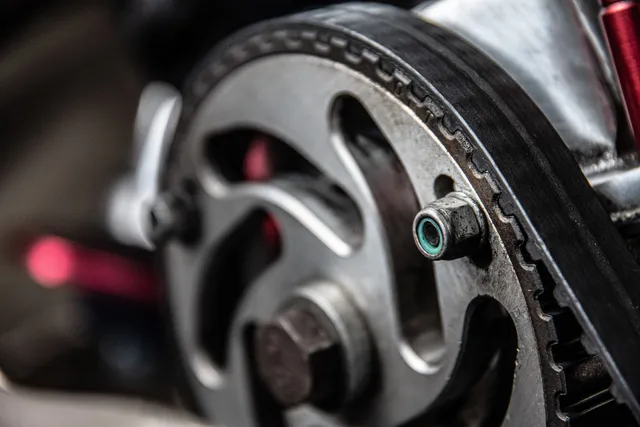 A timing belt running over a camshaft pulley